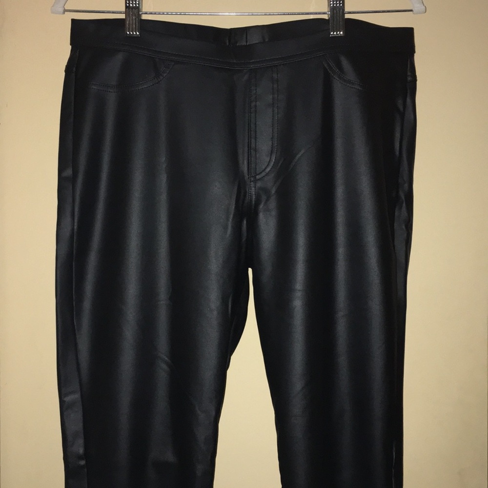 Hue Leatherette Leggings sz L